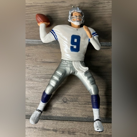 Hallmark NEW 2009 Christmas Ornament NFL Tony Romo 15th Football Legends series - Picture 2 of 10